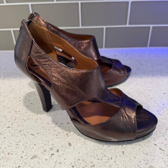 Sofft "Pavia" Metallic Copper Heels in Size 9M - Picture 2 of 10